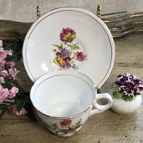 Royal Stafford Teacup & Saucer No 1820 - Picture 2 of 7